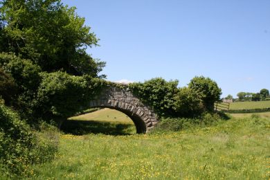 Bridge over former railway south of Lissummon Tunnel ©nigreenways Bridge over former railway south of Lissummon Tunnel