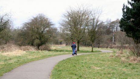 Pathway behind Ballymoney Railway station ©nigreenways Pathway behind Ballymoney Railway station