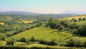Railway line emerges from Lissummon Tunnel and dives under a bridge ©nigreenways Railway line emerges from Lissummon Tunnel and dives under a bridge