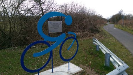 Sculpture to mark Billy Neill's Halt bicycle repair centre ©nigreenways Sculpture to mark Billy Neill's Halt bicycle repair centre